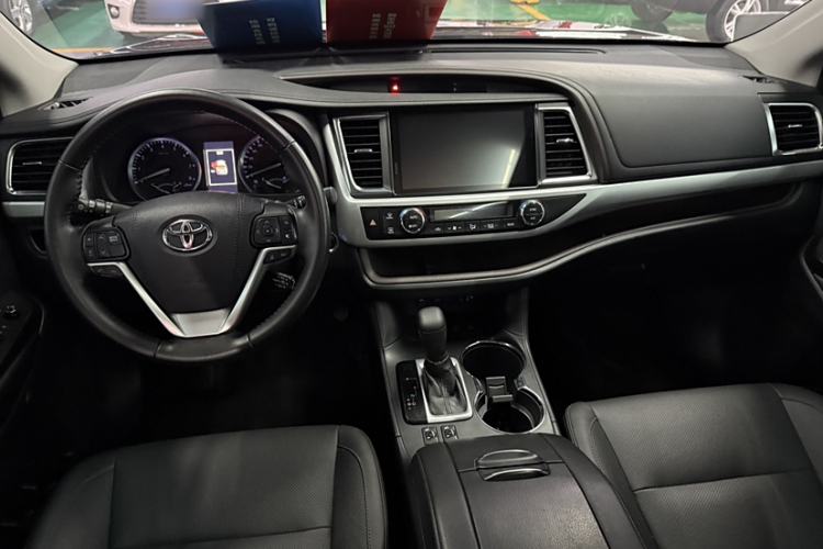 Used Toyota Highlander 2018 2.0T Four-Wheel Drive Prestige Version 7 Seats China V Emission Standard

