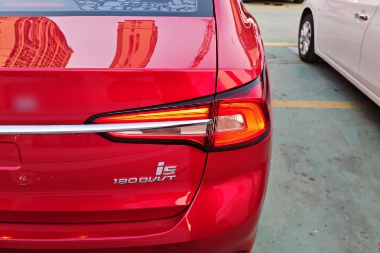 Used Roewe i5 2020 1.5L Automatic 4G Connect Luxury Flagship Edition
