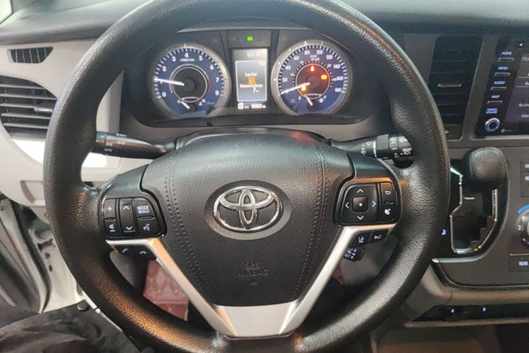 Used Toyota Sienna 2018 3.5L Four-Wheel Drive LE Trim 7 Seats U.S. Specification