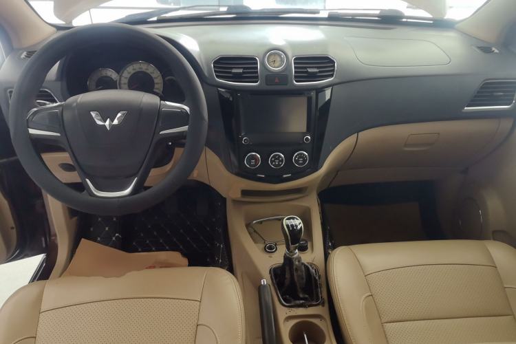 Used Wuling Hongguang 2014 1.5L S Comfort Model
