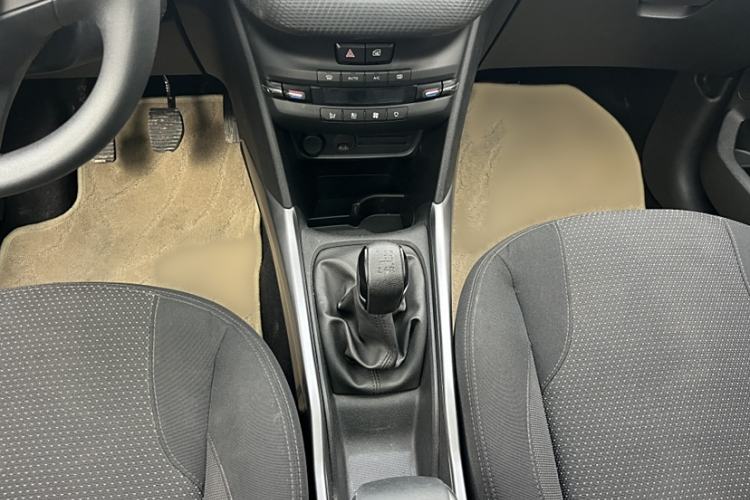 Used Peugeot 2008 2014 1.6L Manual Fashion Edition
