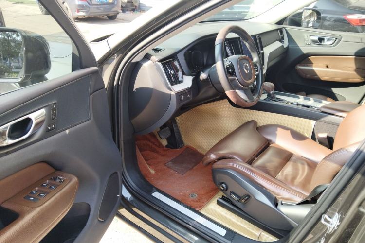 Used Volvo XC60 2020 T5 4x4 Smart Luxury Edition