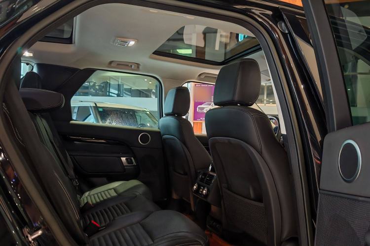 Used Land Rover Discovery 2023 300PS S
