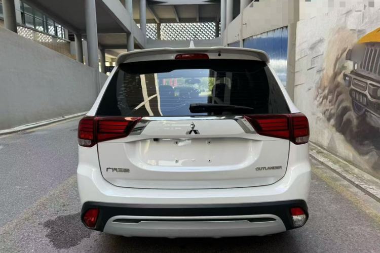 Used Mitsubishi Outlander 2020 2.0L Two-Wheel Drive Comfort Edition 7-Seater
