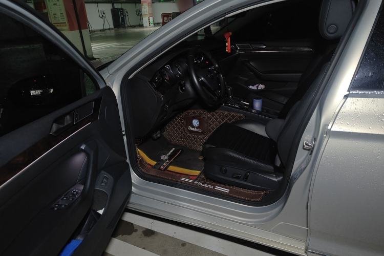 Used Volkswagen Magotan 2018 Facelift 330TSI DSG Luxury Model
