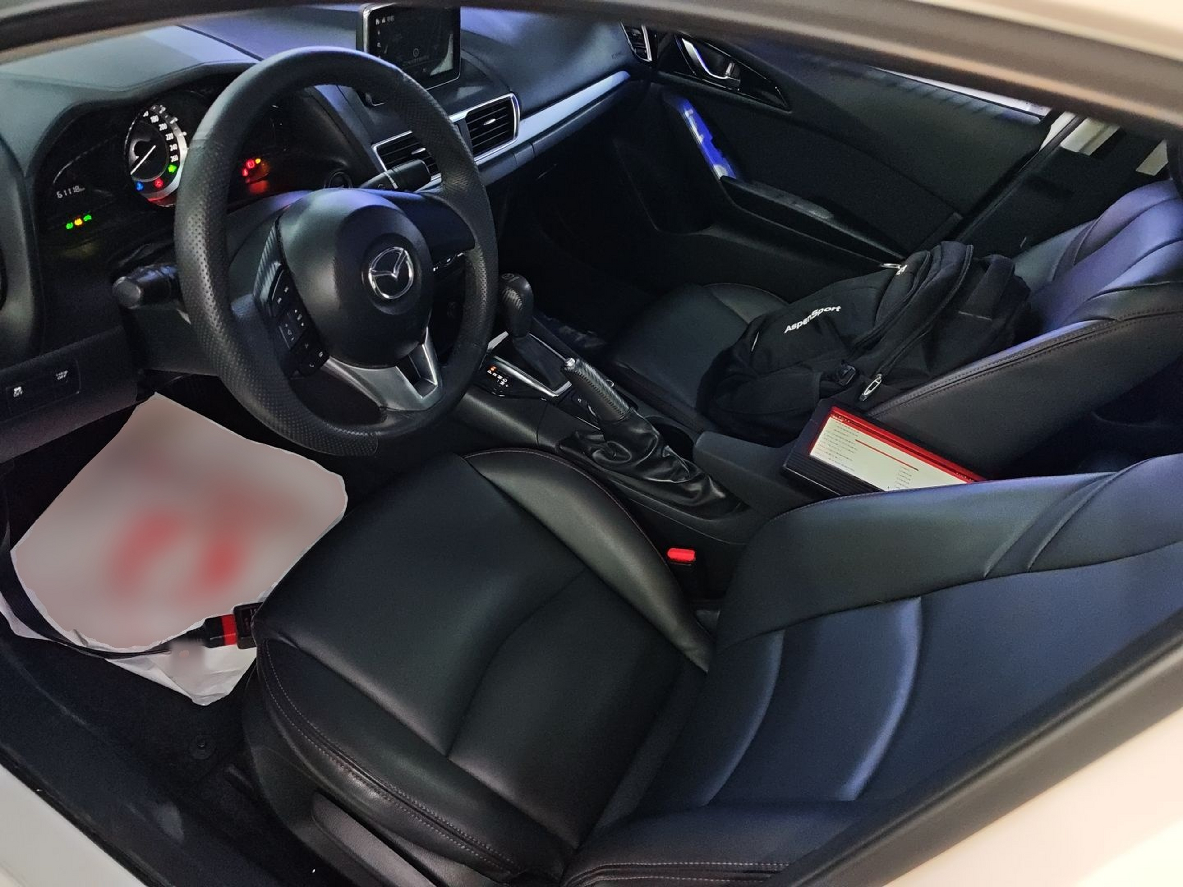 المقاعد الأمامية داخل السيارة