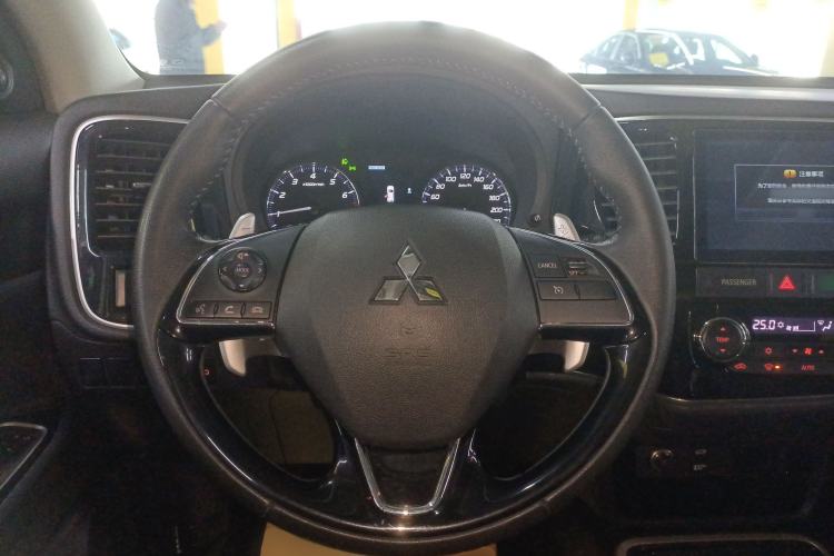 Used Mitsubishi Outlander 2019 2.4L 4x4 Zhi Xiang Edition 5 Seats China VI Standard
