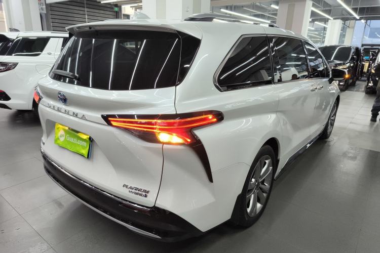 Used Toyota Sienna 2023 2.5L Hybrid Platinum Edition
