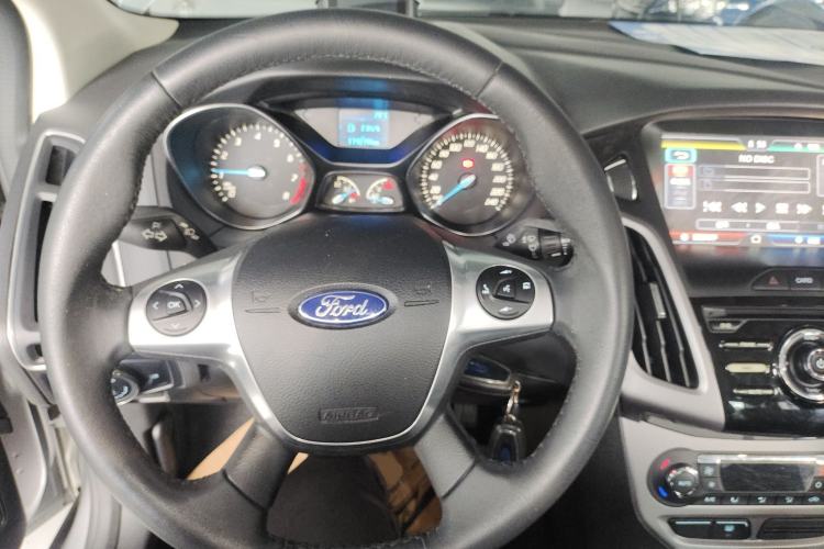 Used Ford Focus 2012 Sedan 1.6L Manual Fashion Edition
