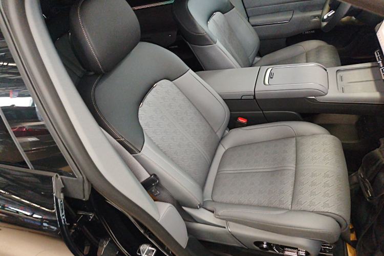 Used Zeekr 7X 2025 100 kWh Long-Range Rear-Wheel Drive with Intelligent Driving Features
