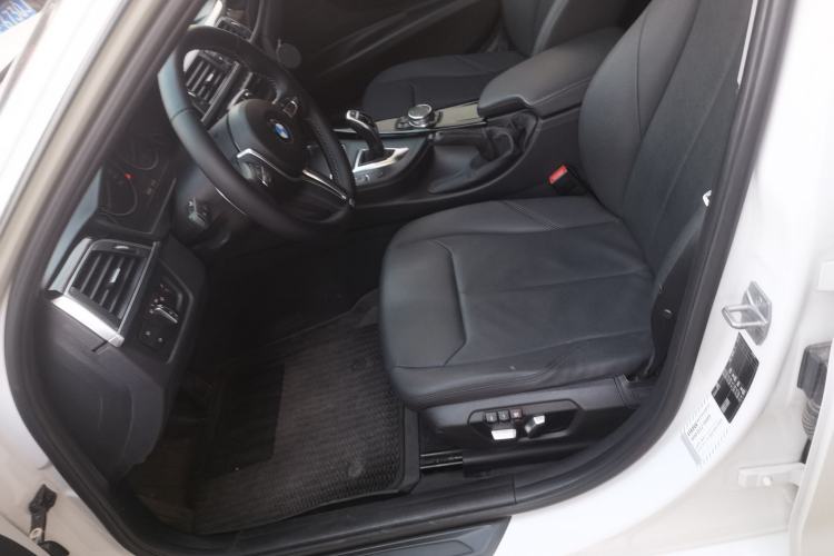 Used BMW 3 Series 2016 320Li Ambition Model
