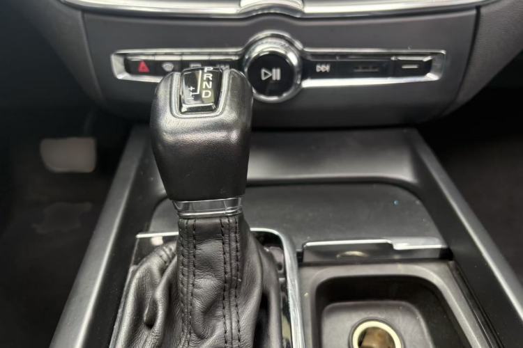 Used Volvo XC60 2019 T5 4x4 Smart Edition China V Standard
