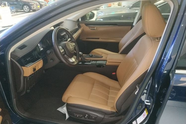 Used Lexus ES 2017 300h Mark Levinson Comfort Edition
