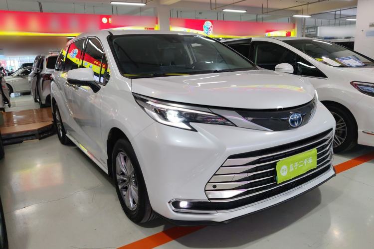 Used Toyota Sienna 2023 2.5L Hybrid Comfort Edition
