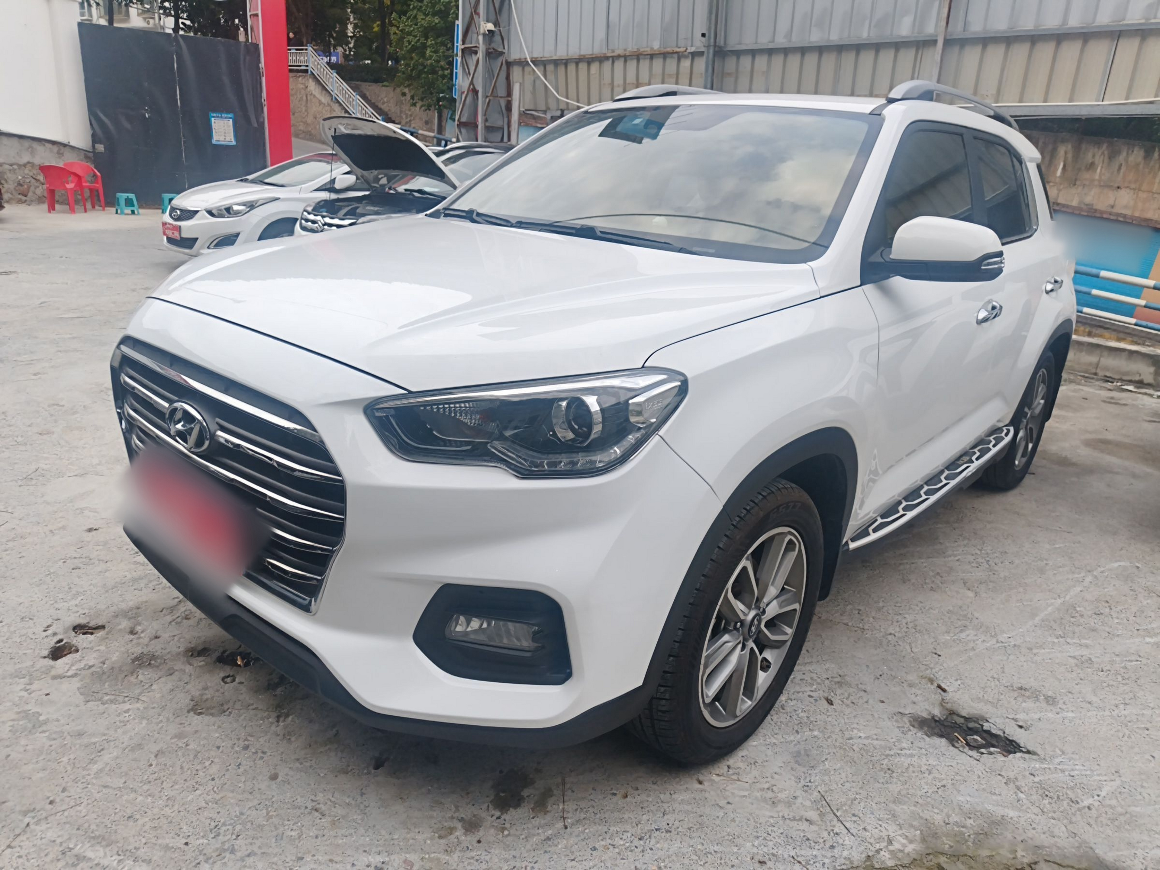 Под передней частью автомобиля