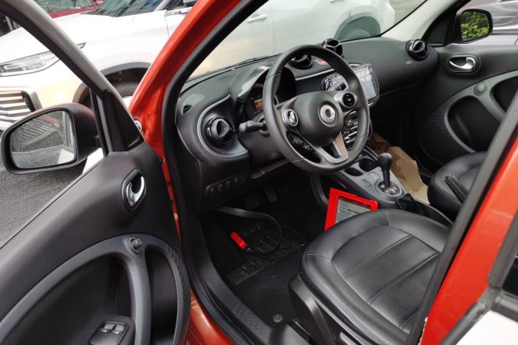 Used  forfour 2016 1.0L 52 kW Passion Edition

