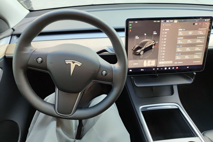 Used Tesla Model Y 2023 Long-Range All-Wheel-Drive Version