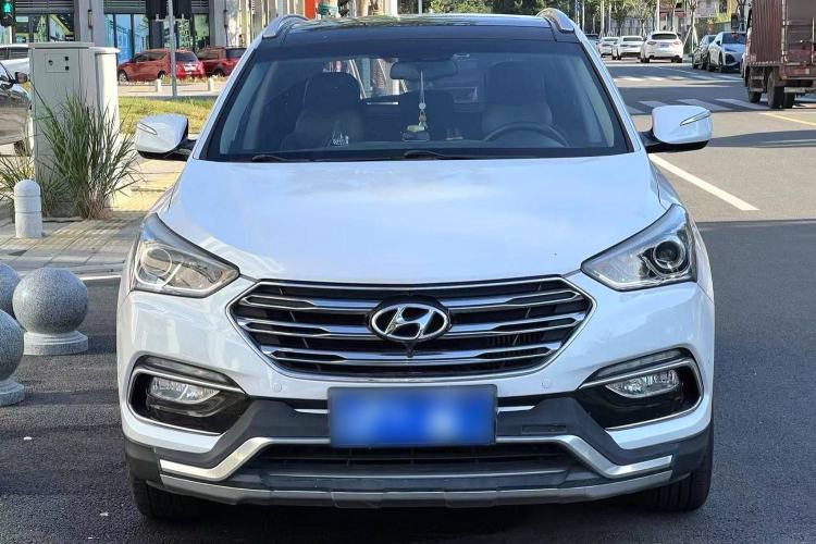 Used Hyundai Santa Fe 2017 2.0T Automatic Two-Wheel Drive Smart Version 7 Seats