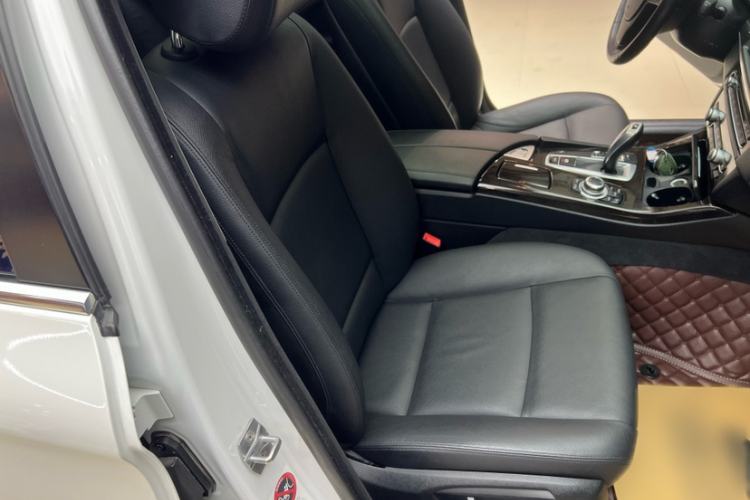 Used BMW 5 Series 2014 525Li Leading Model
