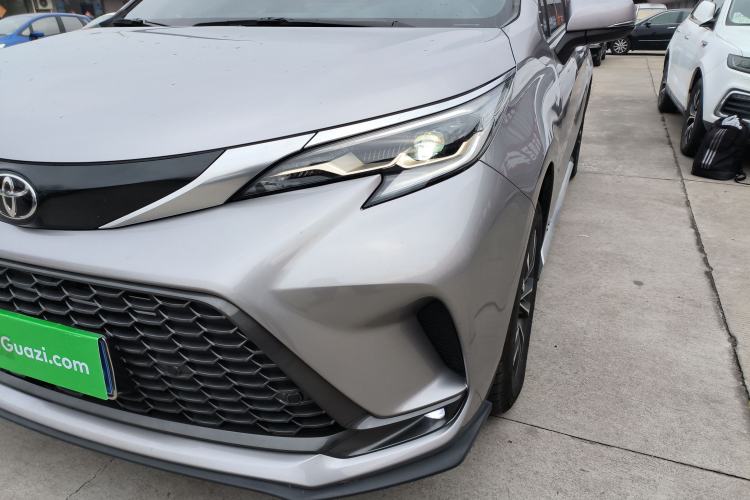 Used Toyota Granvia 2024 2.5L Hybrid Luxury Edition