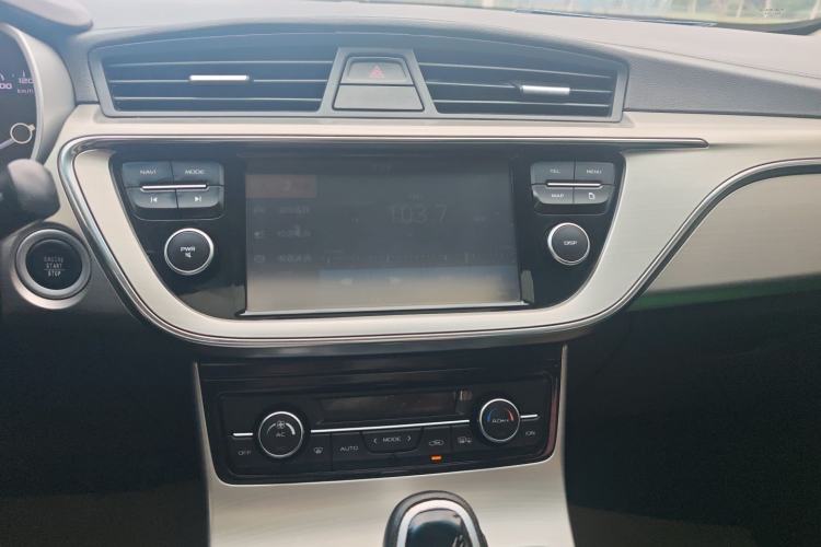 Used Geely Auto Emgrand GL 2017 1.8L DCT Elite Model
