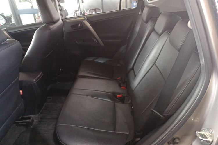 Used Toyota RAV4 2015 2.0L CVT Two-Wheel Drive Fashion Edition