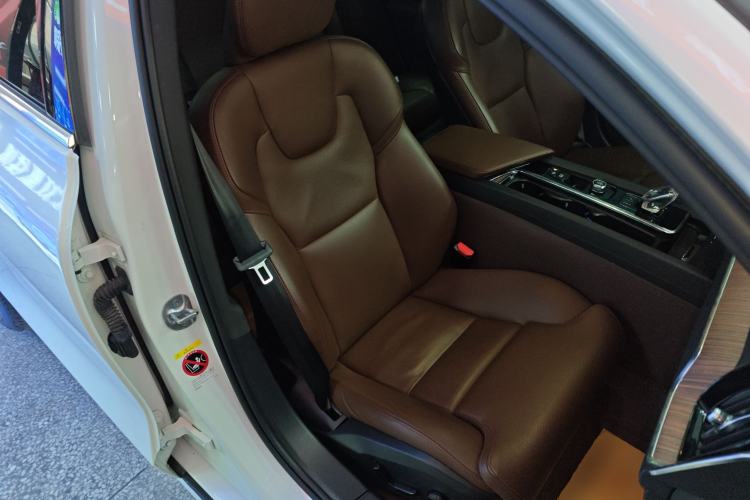 Used Volvo S60 2023 B4 Zhiyuan Luxury Edition
