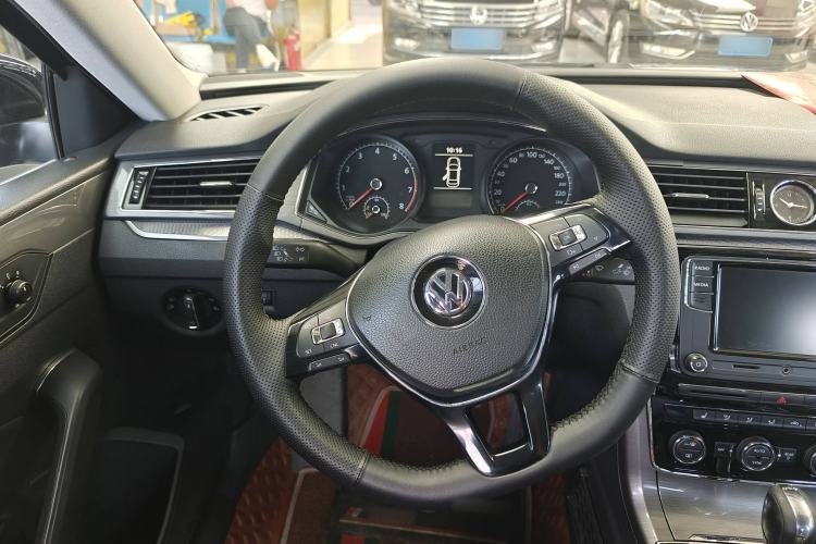 Used Volkswagen Passat 2017 330TSI DSG Luxury Edition
