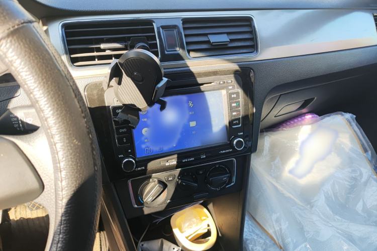 Used Volkswagen Santana 2015 1.6L Manual Comfort Edition
