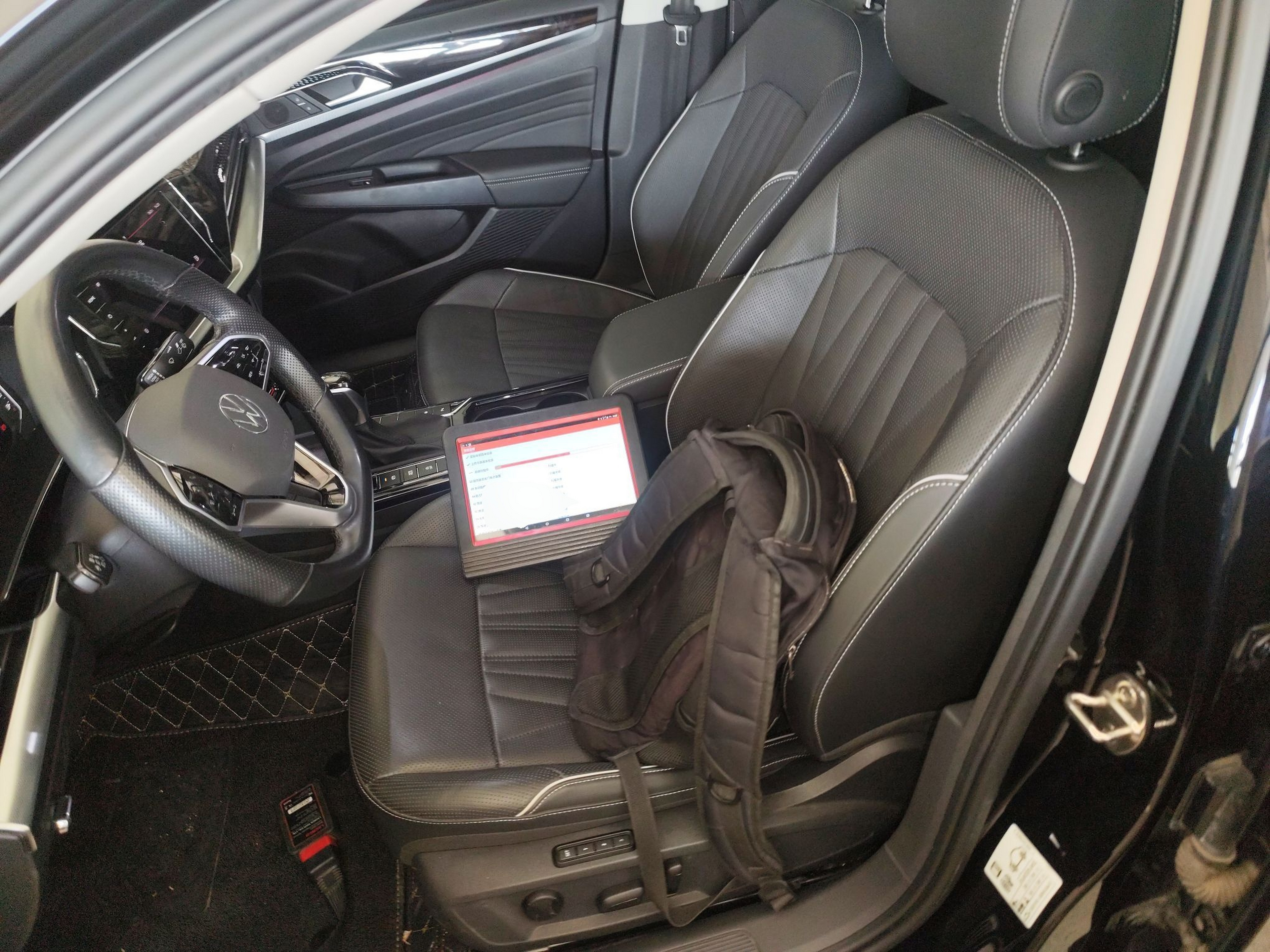 Переднее сиденье в автомобиле