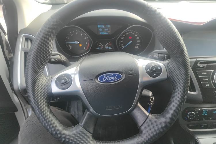 Used Ford Focus 2012 Sedan 1.6L Automatic Fashion Edition