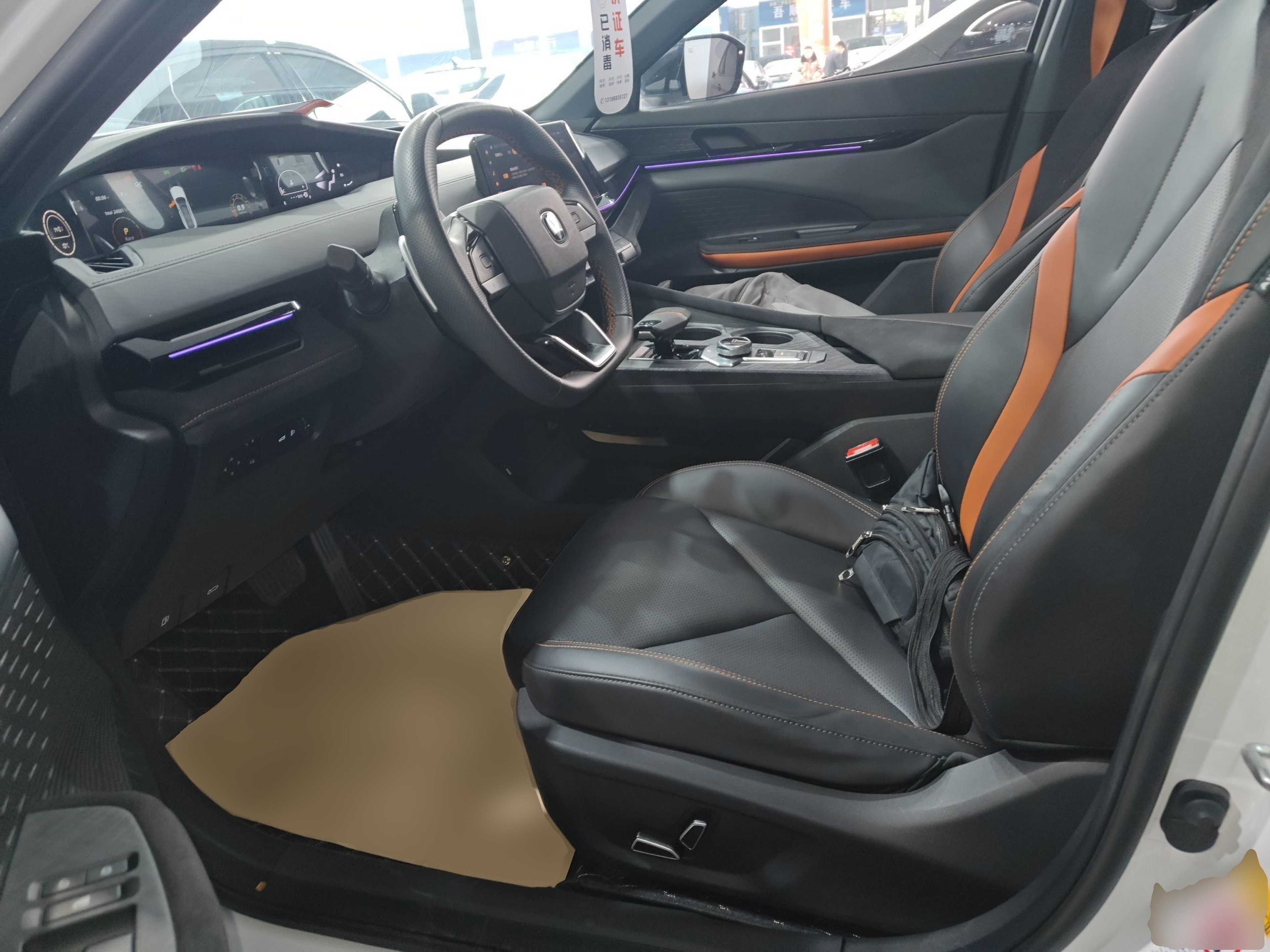 المقاعد الأمامية داخل السيارة