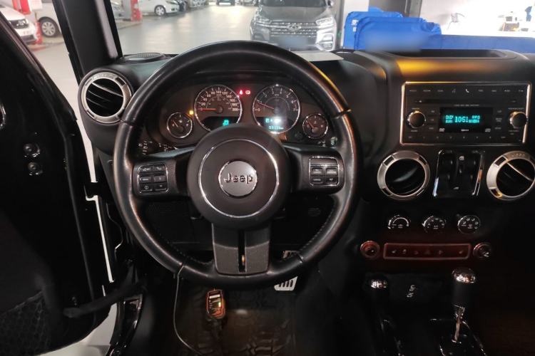 Used  Wrangler 2015 3.6L Rubicon Four-Door Comfort Edition