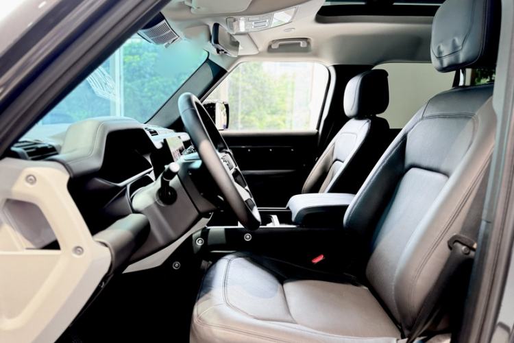 Used Land Rover Defender 2023 Facelift 110 3.0T P400 Dark Edition
