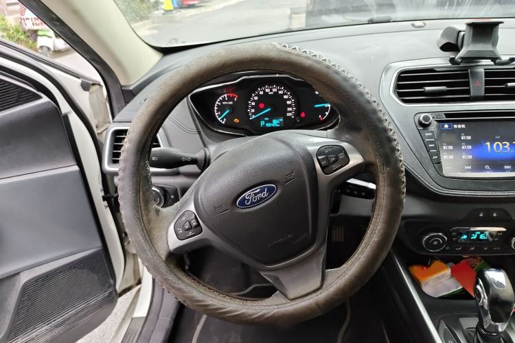 Used Ford Escort 2015 1.5L Automatic Fashion Model
