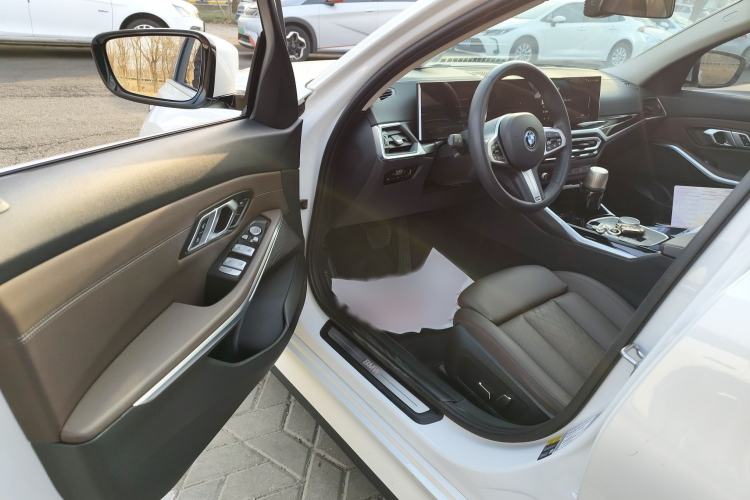 Used BMW i3 2024 eDrive 35 L
