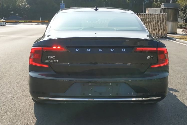 Used Volvo S90 2025 B5 Zhiyi Luxury Edition
