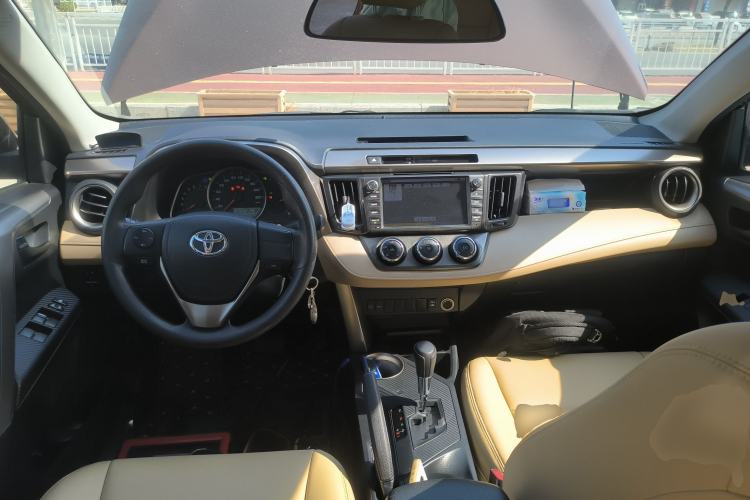 Used Toyota RAV4 2015 2.0L CVT Two-Wheel Drive Urban Edition
