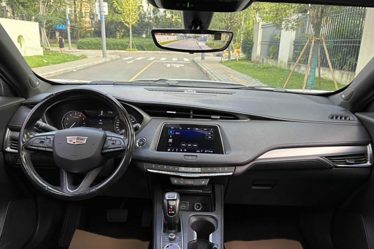 Used Cadillac XT4 2018 28T Two-Wheel Drive Leading Version
