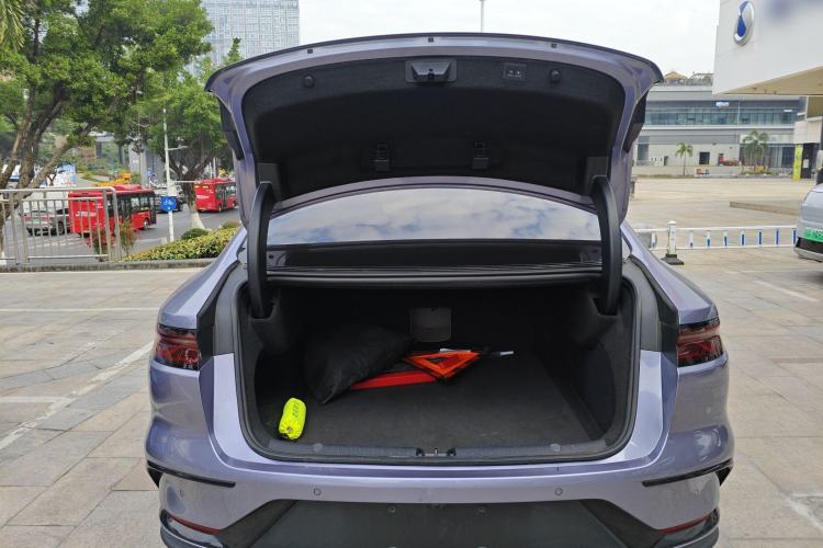 Used BYD Han 2024 EV Glory Edition 610 km All-Wheel Drive "Tian Shen Zhi Jia" Intelligent Driving Model