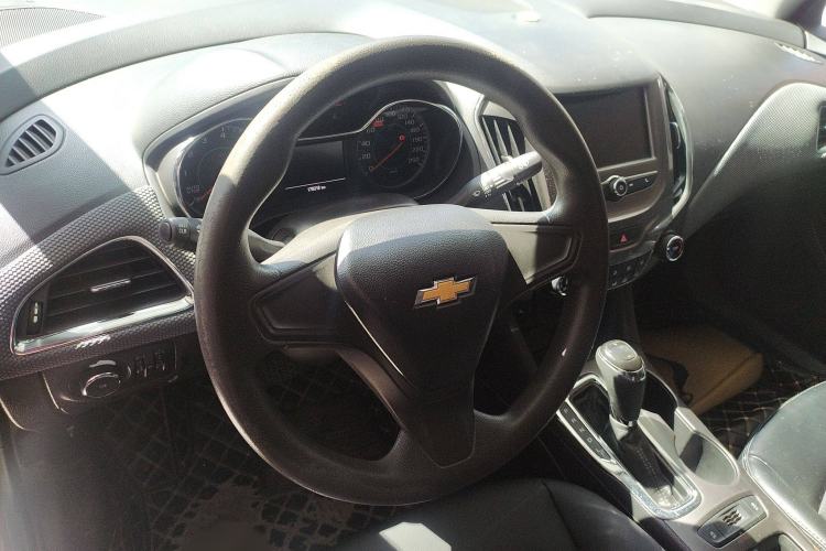 Used Chevrolet Cruze 2018 320 Automatic Pioneer Sunroof Edition
