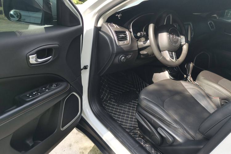 Used  Compass 2017 200T Automatic Family Edition
