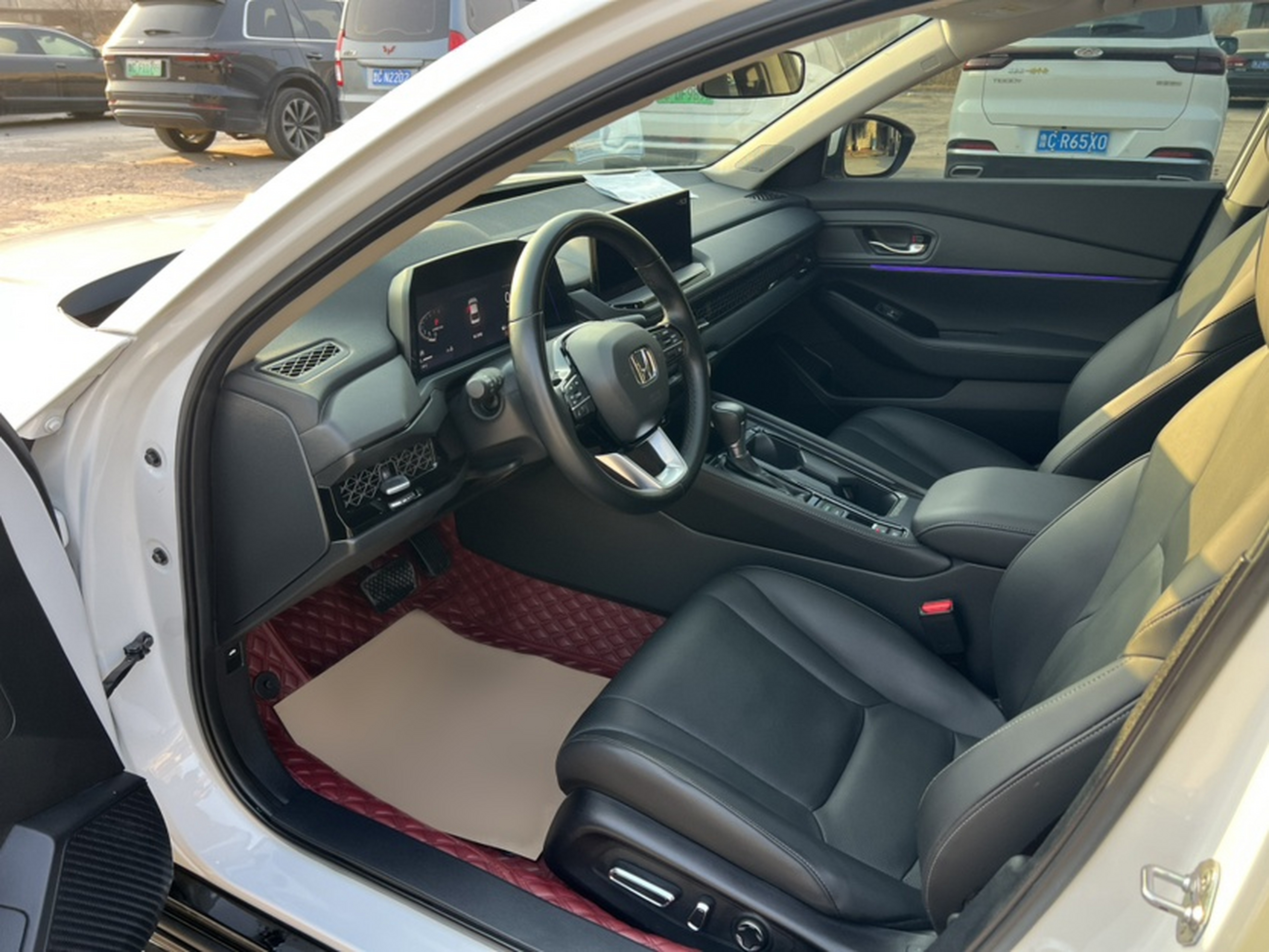 Переднее сиденье в автомобиле