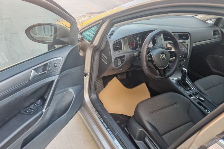 Used Volkswagen Golf 2016 1.6L Automatic Comfort Model
