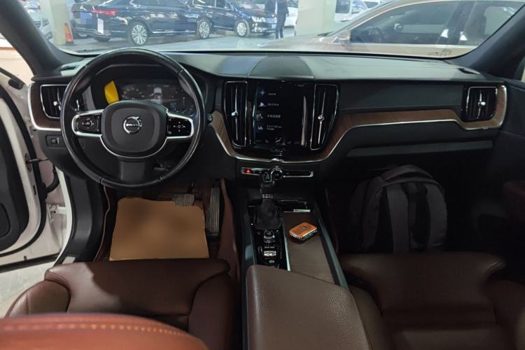 Used Volvo XC60 2021 T5 4x4 Smart Luxury Edition