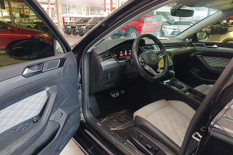 Used Volkswagen Magotan 2023 2 Million Units Limited Edition 330TSI DSG Leading Version
