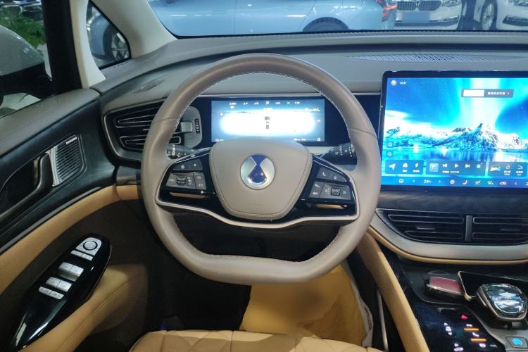 Used Denza D9 2022 DM-i 1040 Prestige Model
