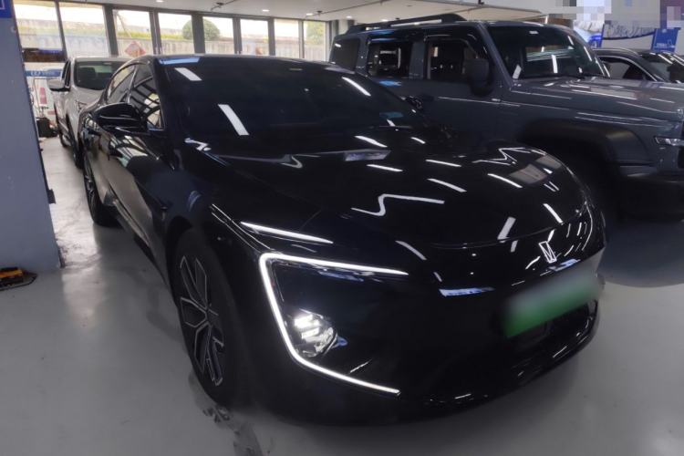 Used  12 2025 Max Extended-Range Edition
