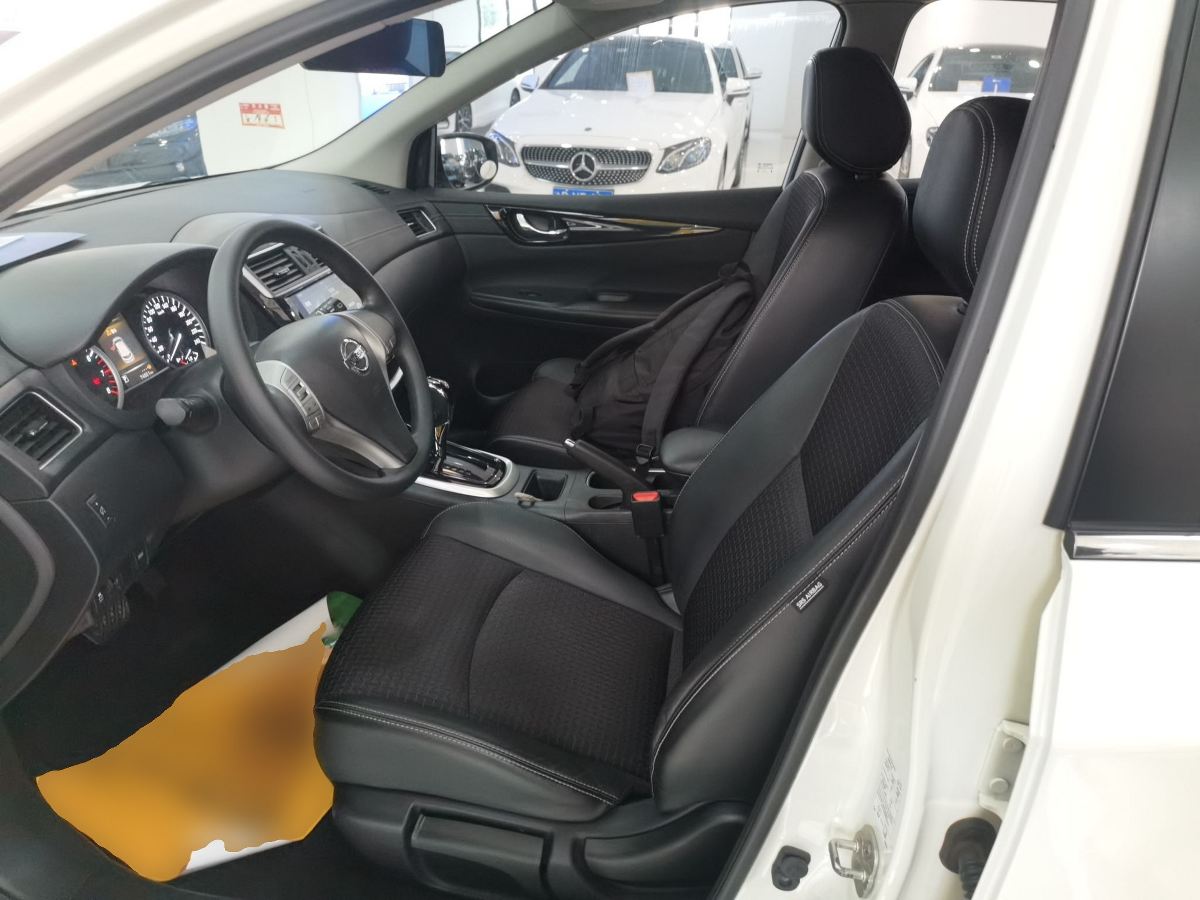 Переднее сиденье в автомобиле