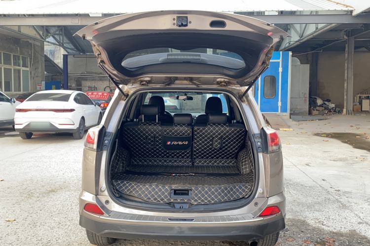 Used Toyota RAV4 2019 2.0L CVT Two-Wheel Drive Comfort Edition China VI Standard
